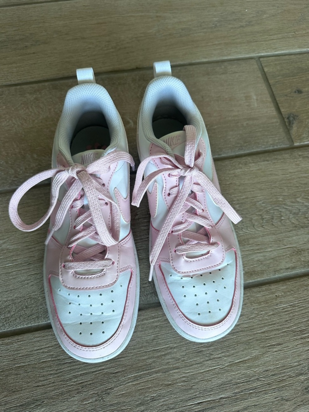 Nike Kids White and Light Pink Low-Top Sneakers - Picture 2 of 4